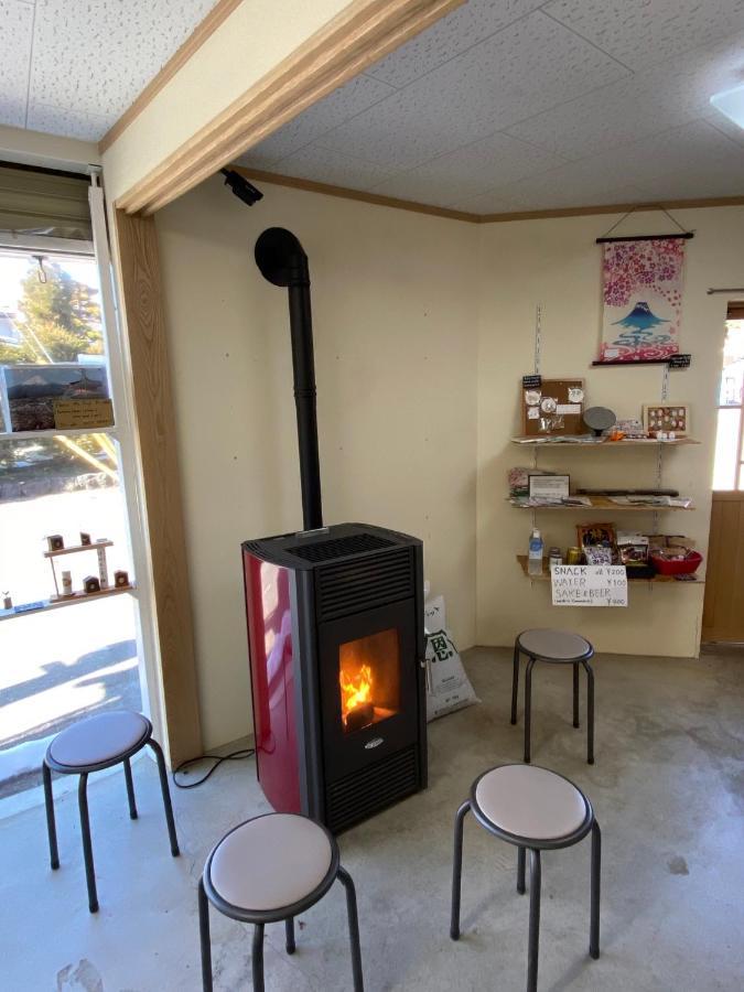 Guesthouse Arakura Фуджийошида Екстериор снимка